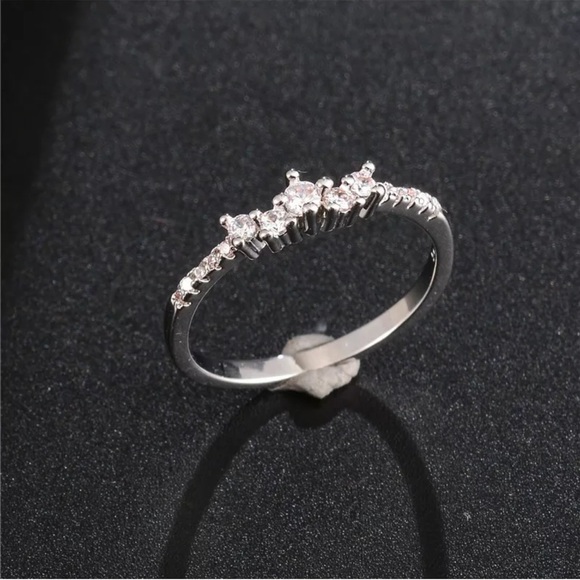 Elegant 925 Silver Ring Jewerly White Sapphire - Picture 3 of 3